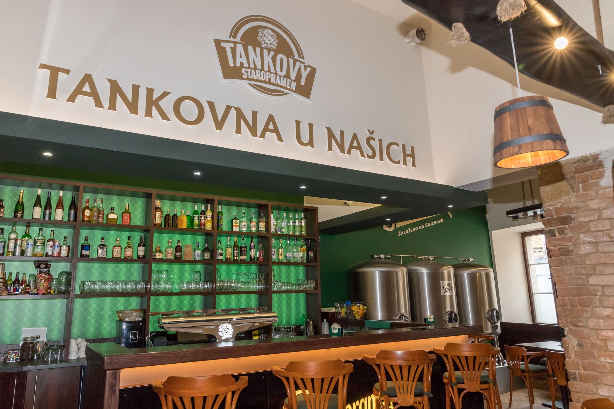 Tankovna U Našich - bar s tankovým Staropramenem